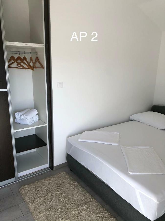 Apartments Zora Rogoznica  Bagian luar foto